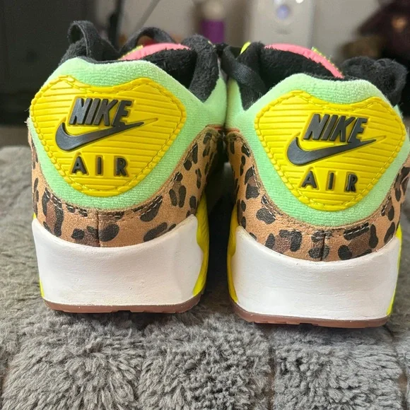 Nike Women's Air Max 90 LX "Illusion Green" (Style Code: CW3499-300). SZ 10 - Picture 4 of 15